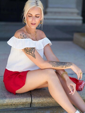 SASSYCLASSY Top in White