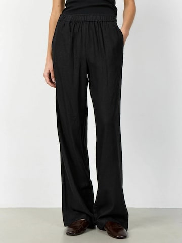 Levete Room Normalny krój Spodnie ' LR-NAJA ' w kolorze czarny