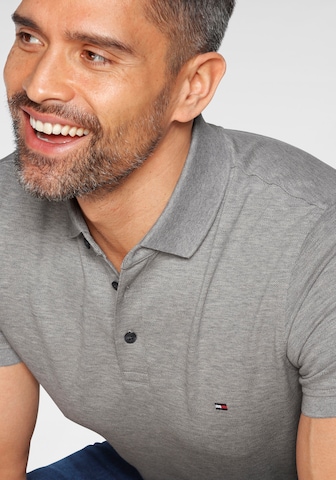 TOMMY HILFIGER Poloshirt in Grau