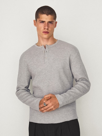 T-Shirt Bershka en gris : devant