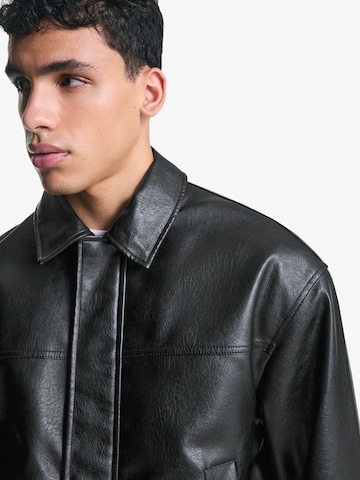 Veste mi-saison Bershka en noir