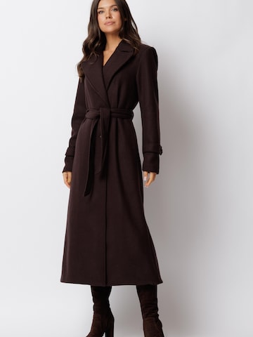 Couture de Marie Wintermantel 'Camille' in Bruin