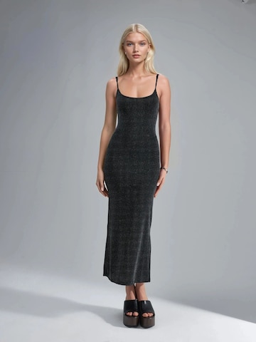 Busem Jurk in Zwart: voorkant