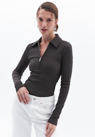 OXXO Shirt in Schwarz: Vorderseite