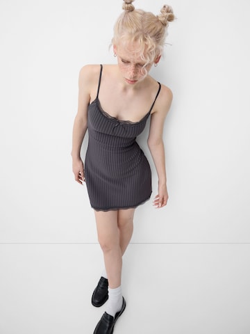 Bershka Letnia sukienka w kolorze szary