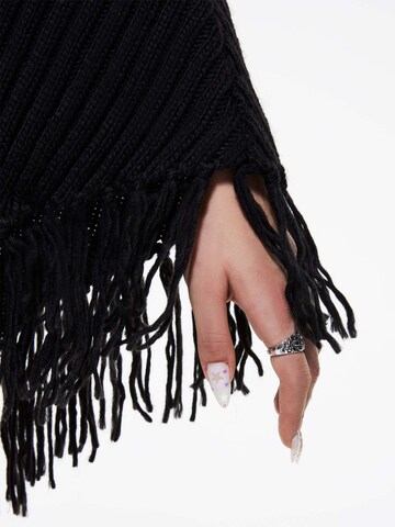 SHYX Poncho 'Dinah' in Schwarz