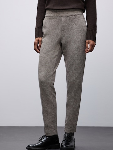 STREET ONE Slimfit Pantalon 'Bonny' in Bruin: voorkant