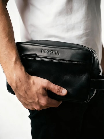 NEGOTIA Leather Toilettas 'Mori' in Zwart
