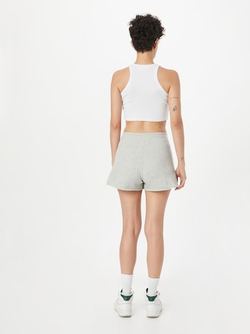 GAP Regular Shorts in Grau