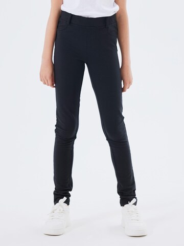 NAME IT - Skinny Leggings 'JAVI' en negro: frente