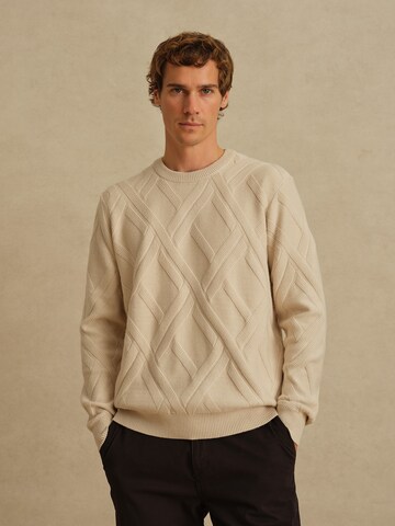 DAN FOX APPAREL Свитер 'Sascha' в Белый: спереди