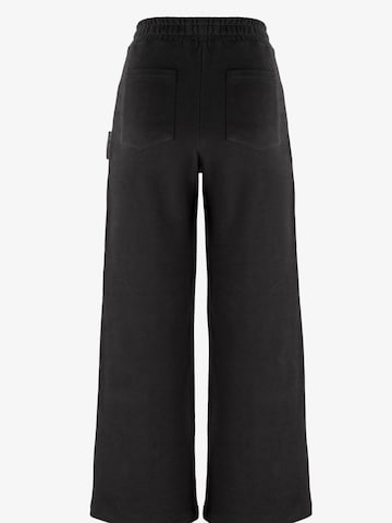 Loosefit Pantalon 'SPODNIE DRESOWE FLOW TAUPE' FEMSSY en gris