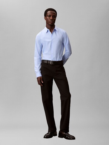 Coupe slim Chemise Calvin Klein en bleu
