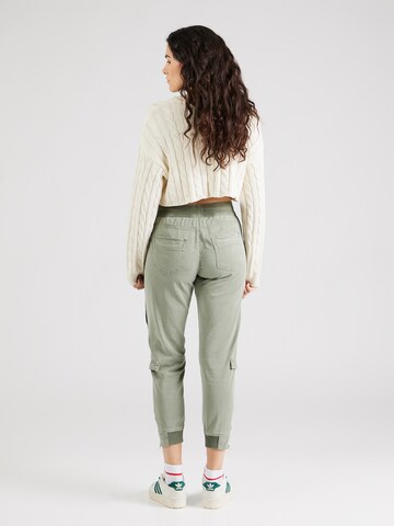 Tapered Pantaloni 'Celine Jazz' de la FREEMAN T. PORTER pe verde