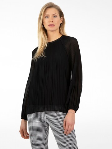 APART Blouse in Black: front