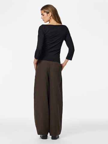 T-shirt 'PCPHOEBE' PIECES en noir