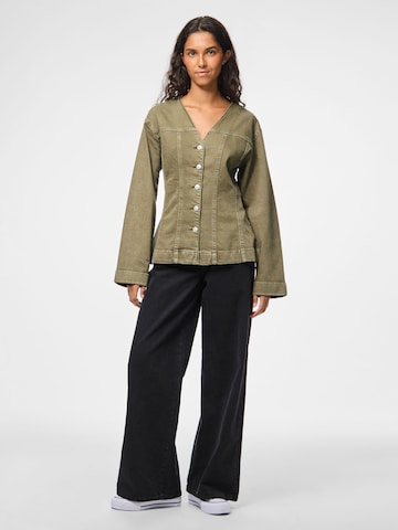 Veste mi-saison 'SILKE ' PIECES en vert