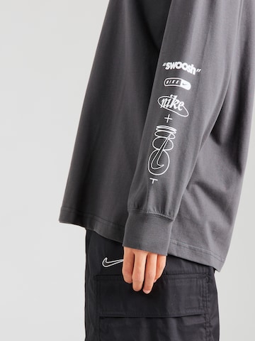 Nike Sportswear Shirt 'SWOOSH' in Grijs