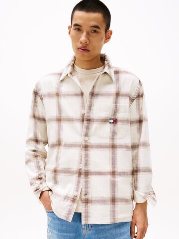 Coupe regular Chemise Tommy Jeans en beige : devant
