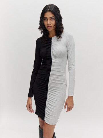 Robe 'Waleah' EDITED en gris : devant