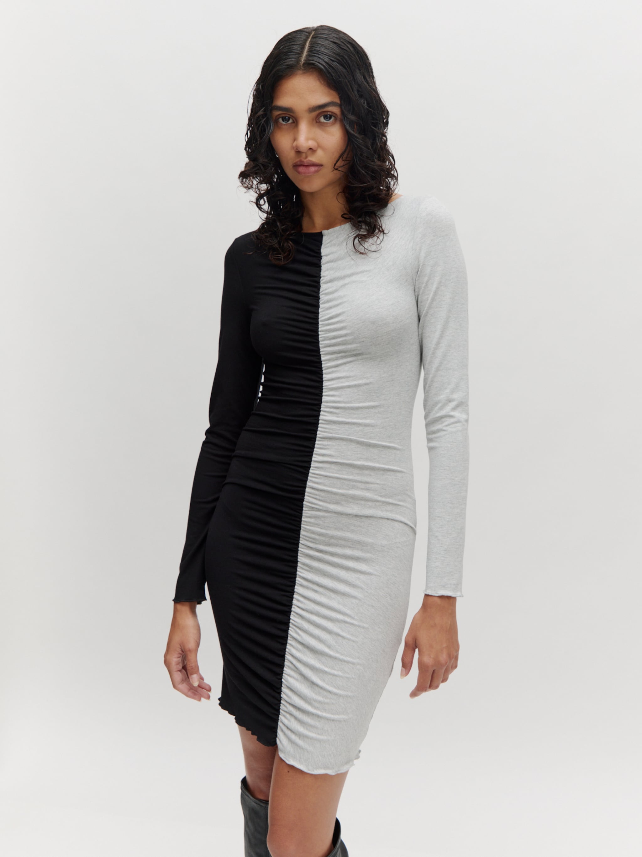 EDITED Producten Jurk 'Waleah' Lichtgrijs