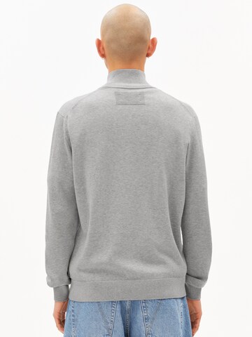 Pulover 'FAABES' de la ARMEDANGELS pe gri