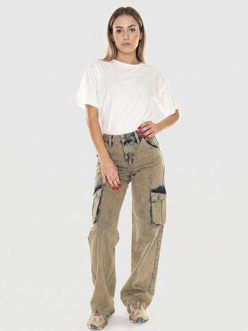 GUESS Originals Baggy Jeans 'Go Kit' in Brown: front