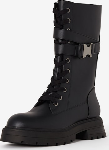 Bottes à lacets Bershka en noir : devant