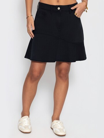 SASSYCLASSY - Falda en negro
