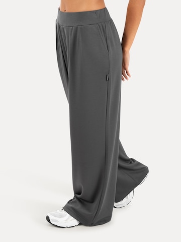Smilodox Loosefit Hose 'Luvia' in Grau
