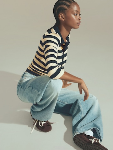 Bershka Shirt in Blue: side