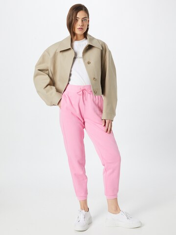 Calvin Klein Sport Zwężany krój Spodnie w kolorze różowy