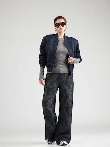 Tricou 'Louise' de la WEEKDAY pe gri