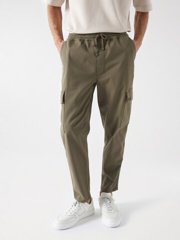 Coupe slim Pantalon chino Salsa Jeans en vert : devant