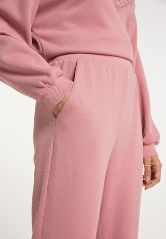 Tapered Pantaloni di IZIA in rosa