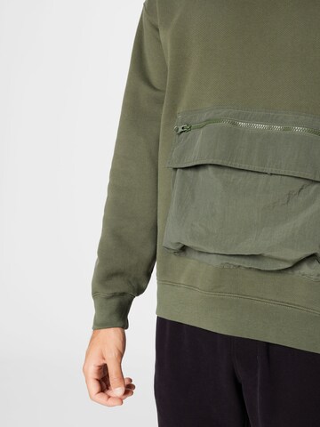LEVI'S ® Sweatshirt 'Cargo Utility Mockneck' in Green