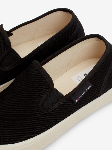 TOMMY HILFIGER Slip-On i svart