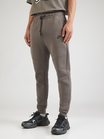 Nike Sportswear Tapered Nadrág 'TCH FLC' - szürke: elől