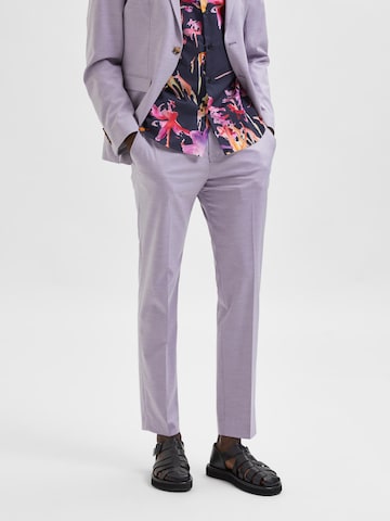 Coupe slim Pantalon à plis SELECTED HOMME en violet : devant