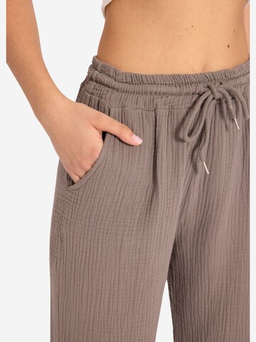 SASSYCLASSY - Loosefit Pantalón en gris