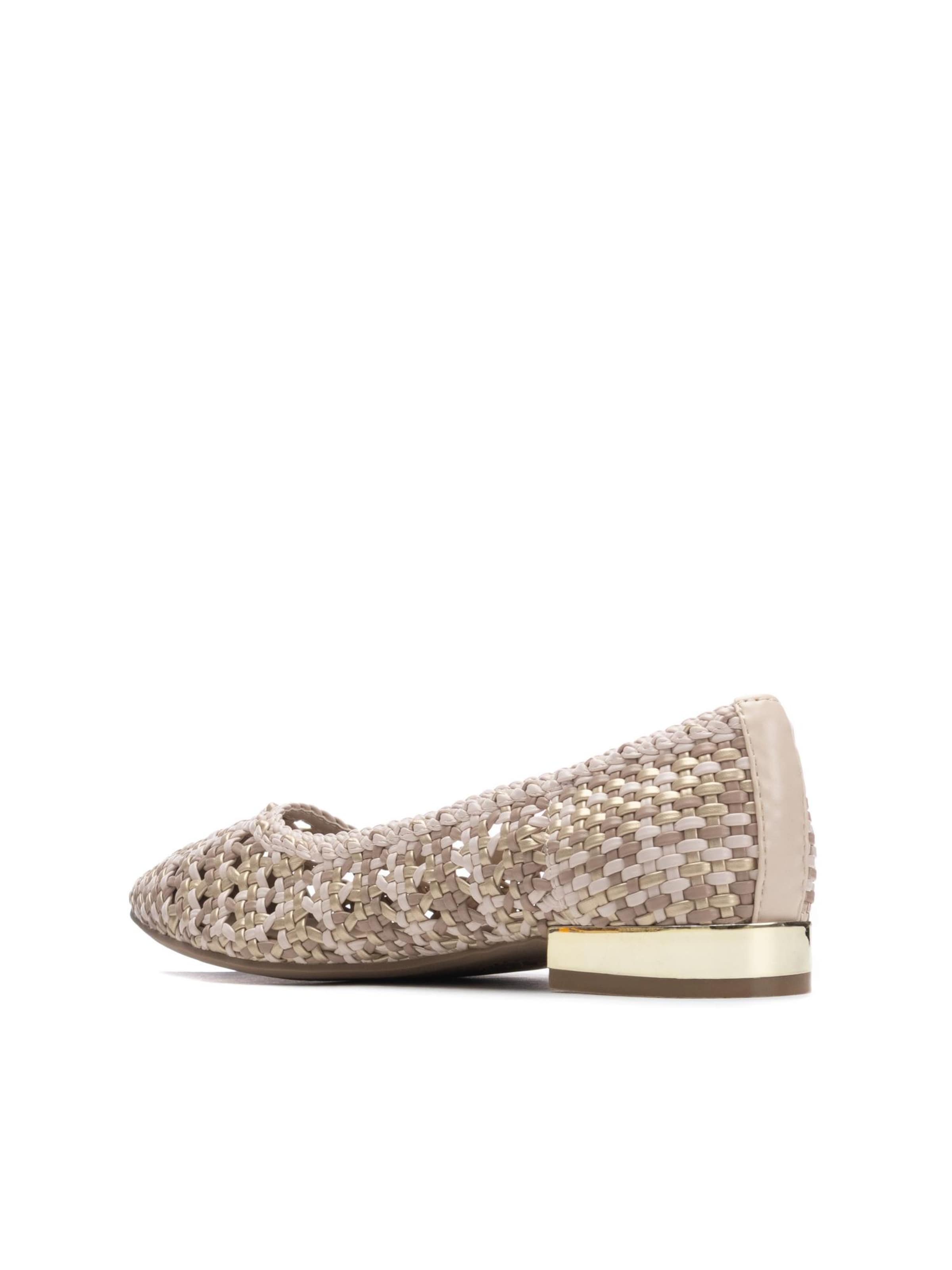 Xti Sandals in Beige