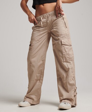 Superdry Wide leg Cargobroek in Beige: voorkant