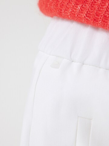 Wide leg Pantaloni cu dungă 'Toyal2' de la BOSS pe alb