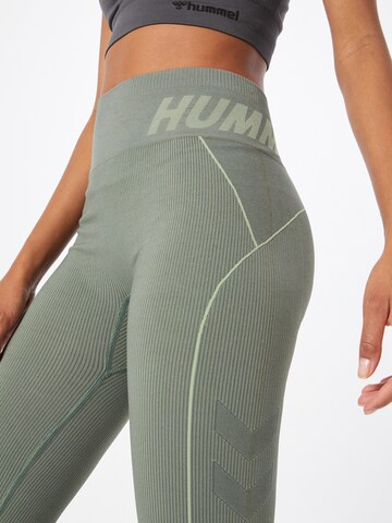 Skinny Pantaloni sport de la Hummel pe verde