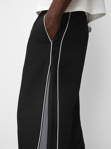 Bershka Loosefit Hose in Schwarz