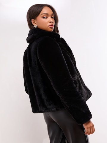 self. Płaszcz zimowy w kolorze czarny
