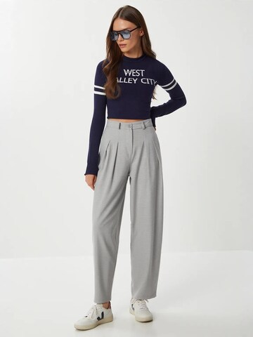 Happiness İstanbul Barrel Pleat-front trousers in Grey