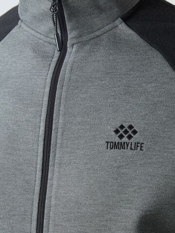 Survêtements Tommy Life en gris