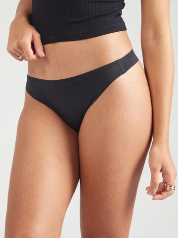 TRIUMPH String 'Smart Invisible' i sort: forside