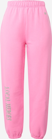 LOCAL HEROES Tapered Broek in Roze: voorkant